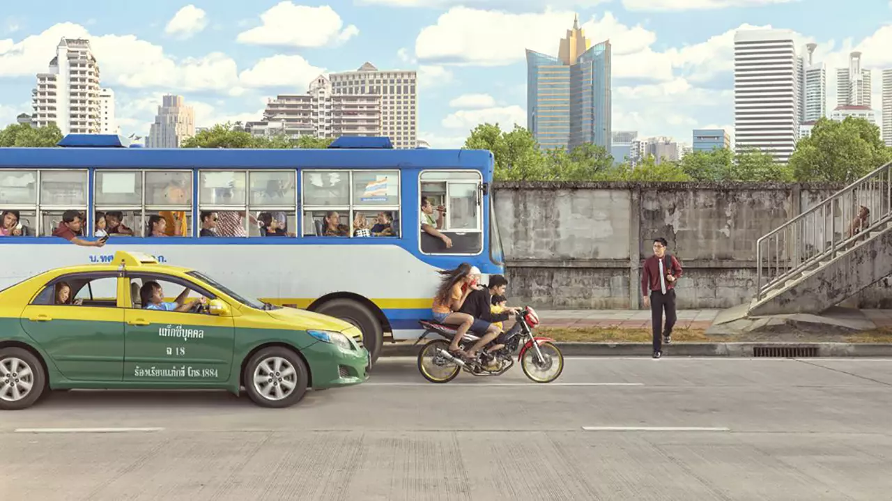 เจ็บจี๊ด! แชร์กระจาย ภาพถ่ายเสียดสีสังคมที่คนไทยต้องดู