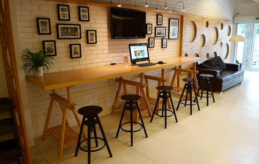 ที่ล็อบบี้มีคอมพิวเตอร์และอินเทอร์เนตให้ใช้ฟรีๆ ด้วย