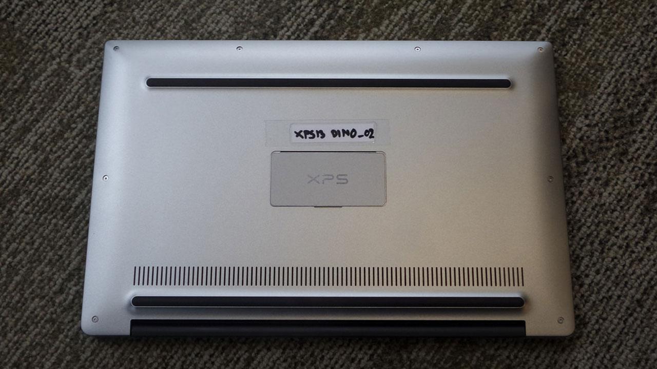 Dell XPS 13 ด้านล่าง