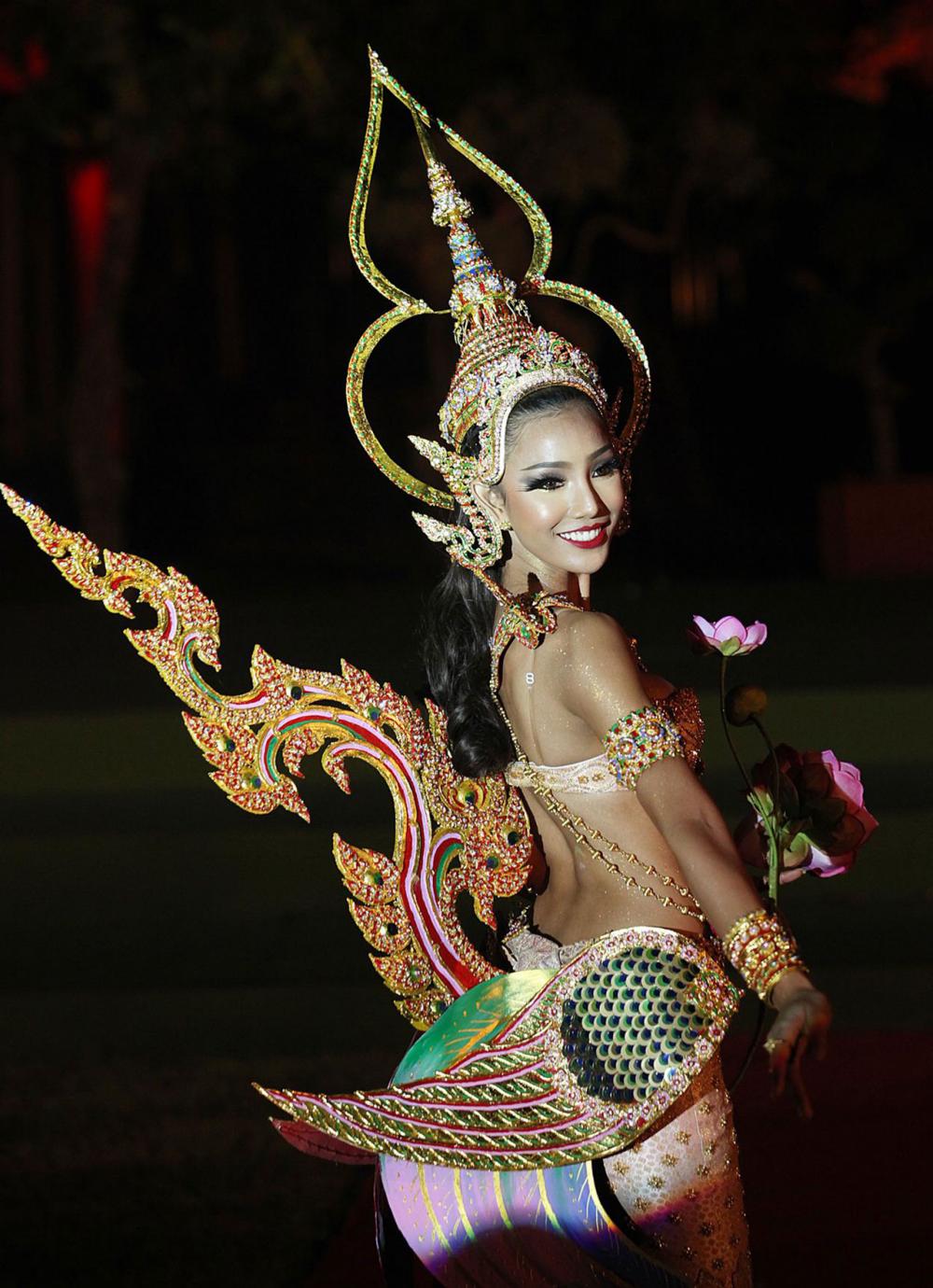 ชุดประจำชาติไทย