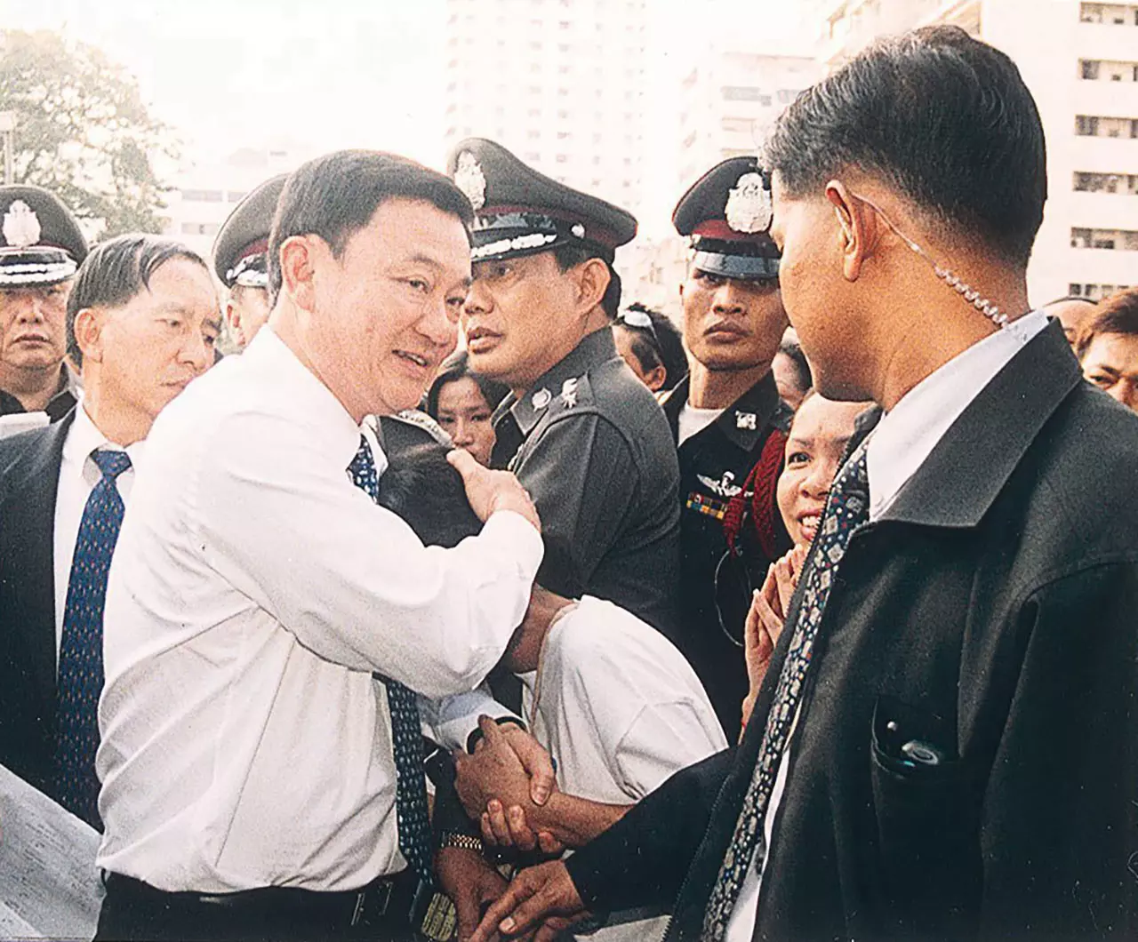 ย้อนตำนานรื้อบาร์เบียร์ วิบากกรรมของ 'เฮียชูวิทย์'