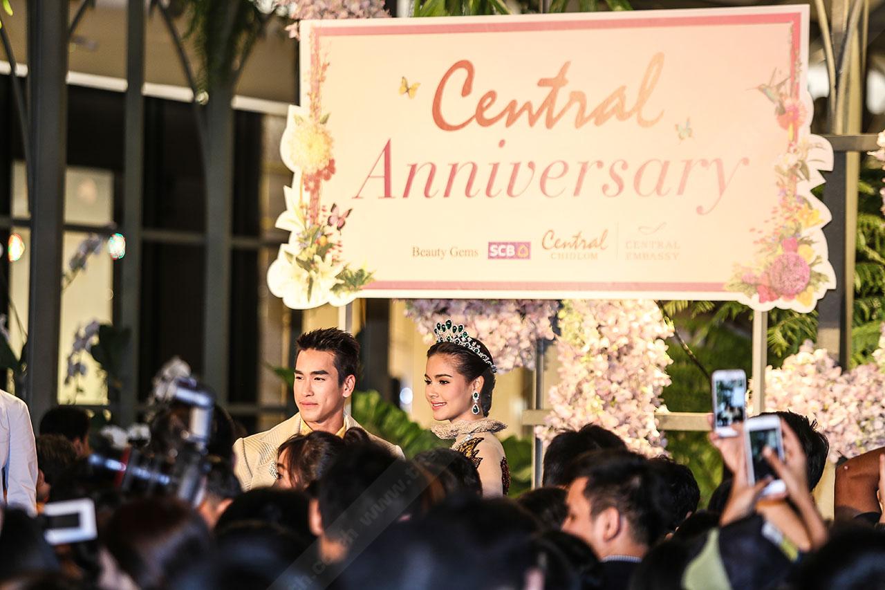 ถึงสื่อฯ จะรุมแค่ไหน แต่สองซุป'ตาร์ ก็ยังยิ้มให้แบบน่ารัก !