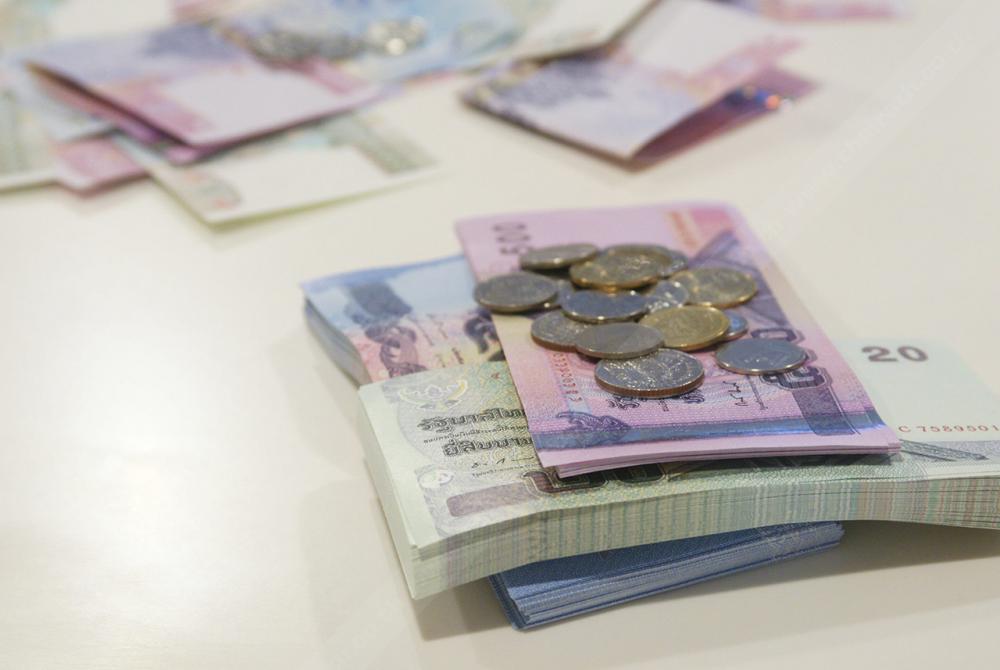 รัฐบาลบิ๊กตู่ อัดฉีดเงินเข้ากองทุนหมู่บ้านวงเงิน 60,000 ล้านบาท โดยแหล่งเงินมาจากธนาคารออมสิน และ ธ.ก.ส. คิดอัตราดอกเบี้ย 0% เป็นระยะเวลา 2 ปี