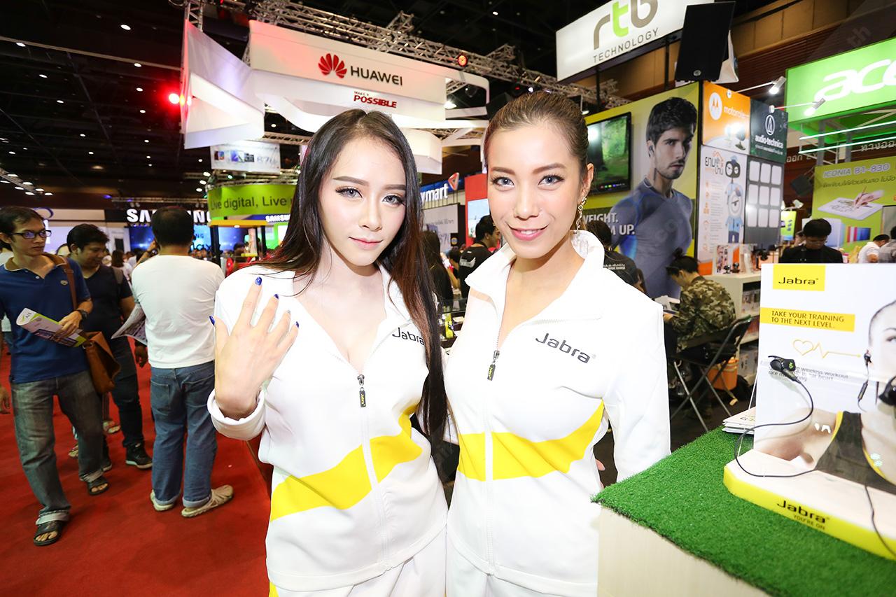 2 สาวเซ็กซี่ในชุดขาวโดนใจ
