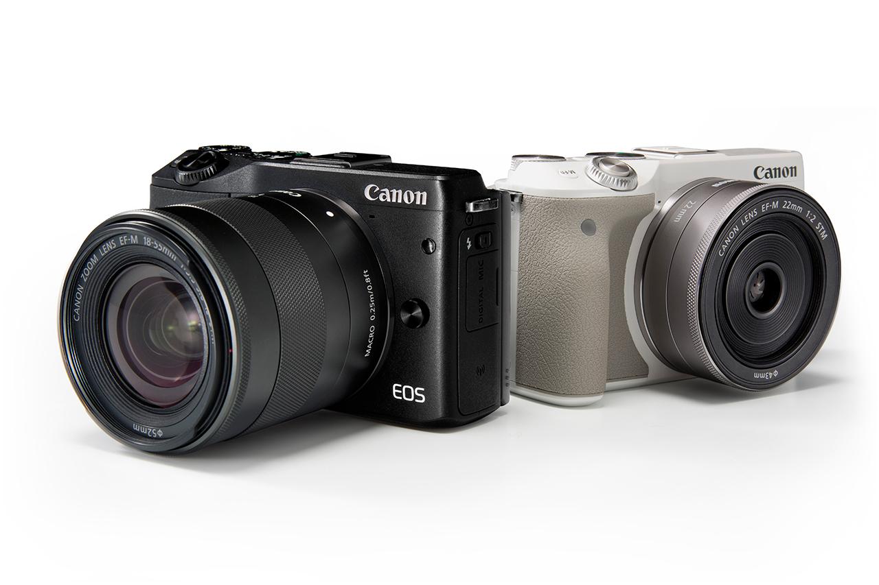 EOS M 3 มีให้เลือก 2 สี สีดำ และสีขาว (สังเกตุด้านข้างซ้ายมือมีปุ่นเปิดแฟลชในตัว)