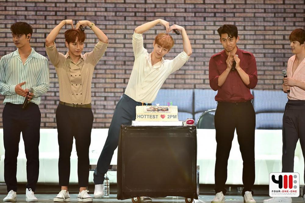 2PM รักแฟนคลับ