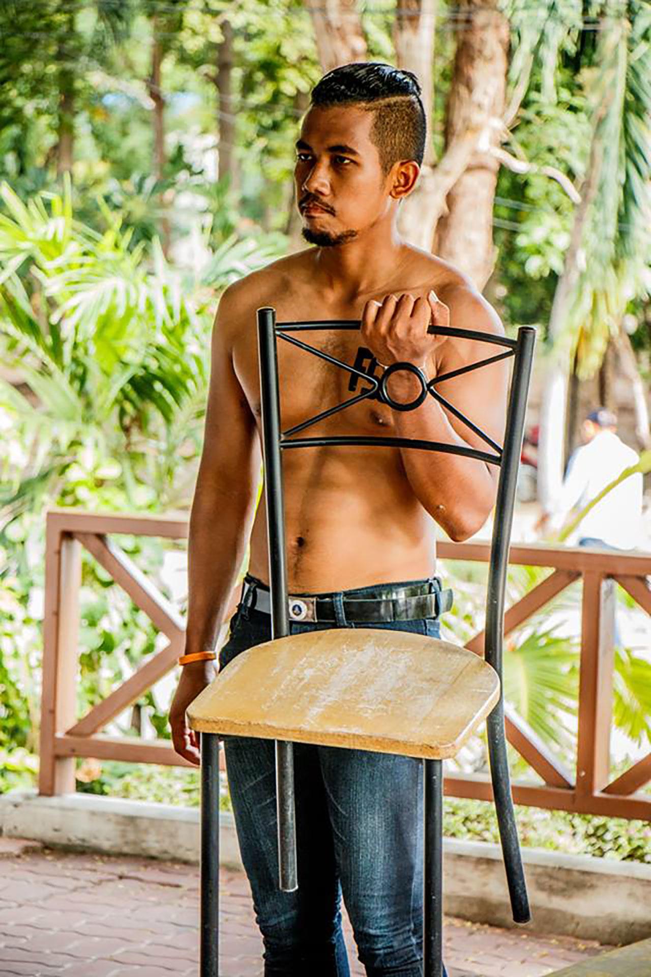 แข็งแรง