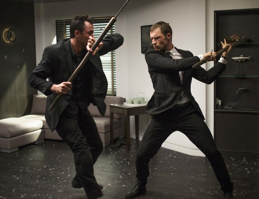 ลีลาบู๊ของ Ed Skrein แฟรงค์เวอร์ชันนี้ (ขวา)