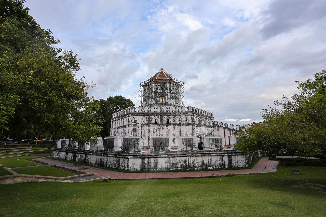 ป้อมพระเมรุ สัญลักษณ์ถนนพระอาทิตย์
