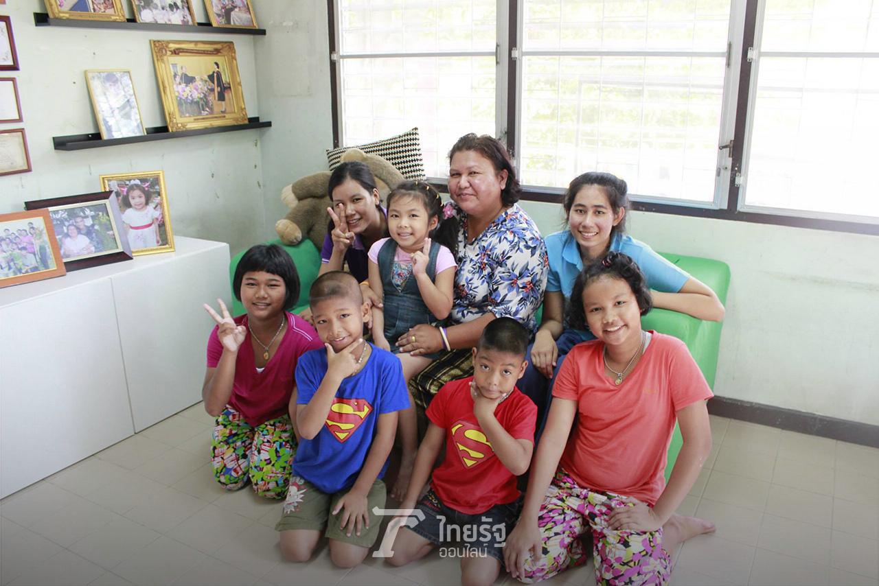 แม่เฝ้ารอดูวันที่ลูกเติบโตขึ้นทุกวัน ...