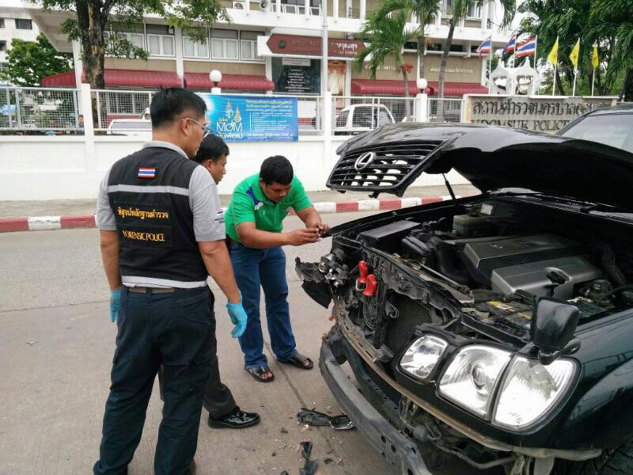 ตรวจสภาพรถของ พ.ต.ท.บรรยิน ที่รับเสี่ยจืดนั่งมาข้างๆด้วย