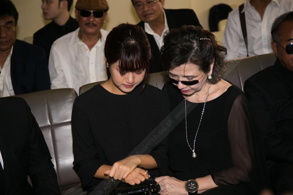 ผู้หญิงสองคนที่สิงห์รักที่สุด
