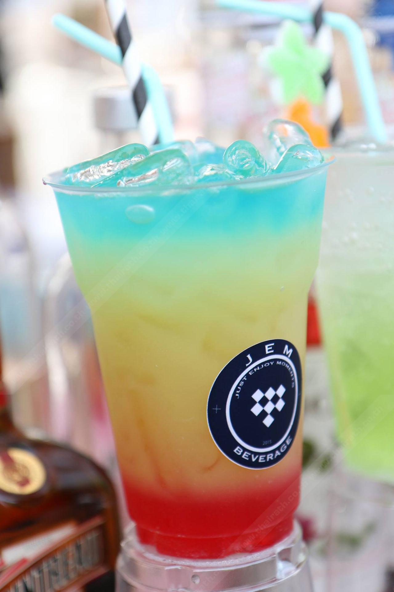 rainbow mocktail เครื่องดื่มทีเด็ดของร้าน JEM