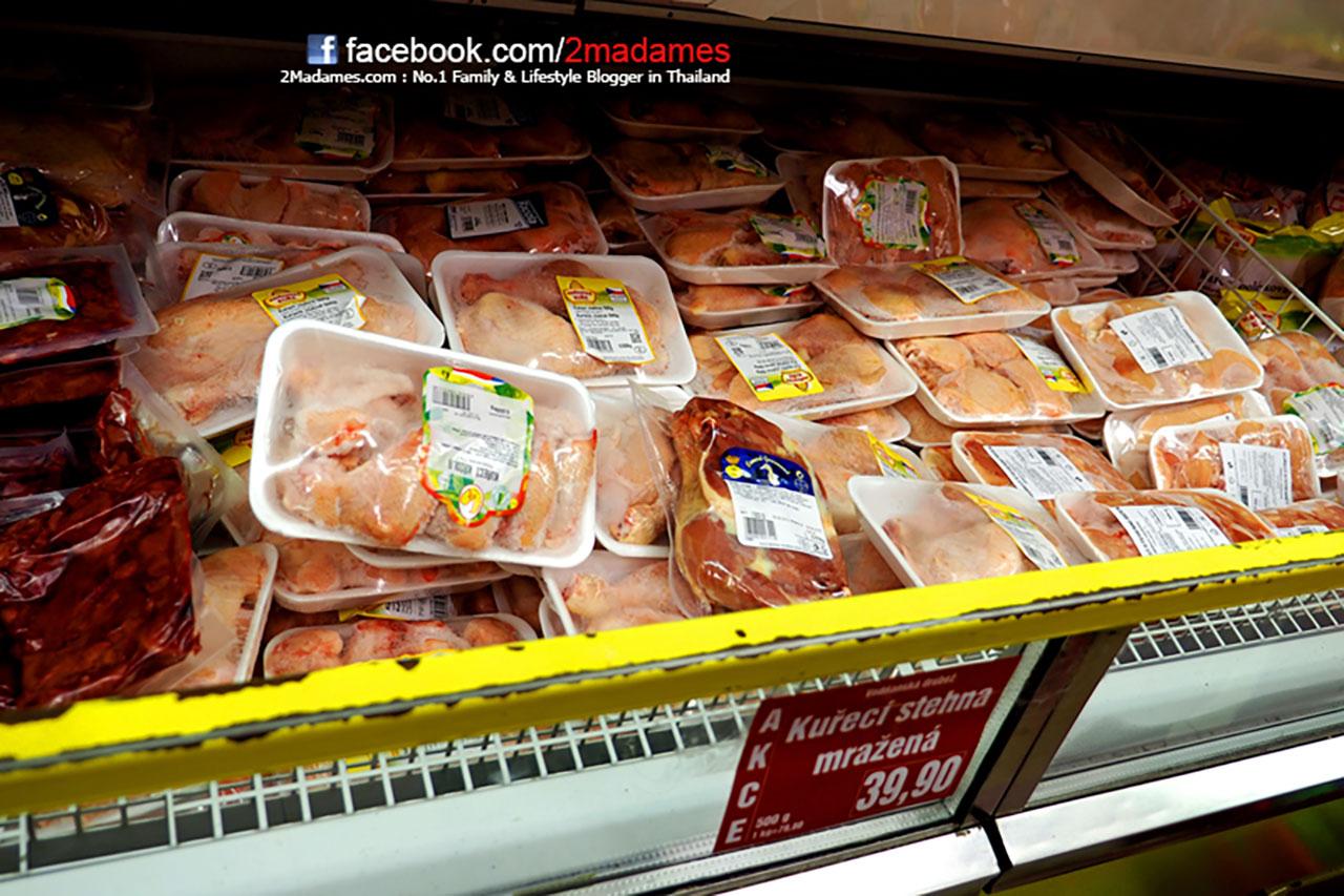 ไข่ไก่แผง 30 ฟอง แผงละ 83.9 CZK หรือเท่ากับ 135 บาทเอง
