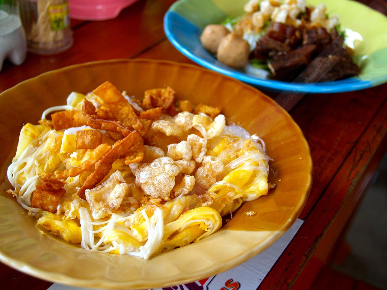 ไข่ม้วนวุ้นเส้นเห็ดเข็มทอง