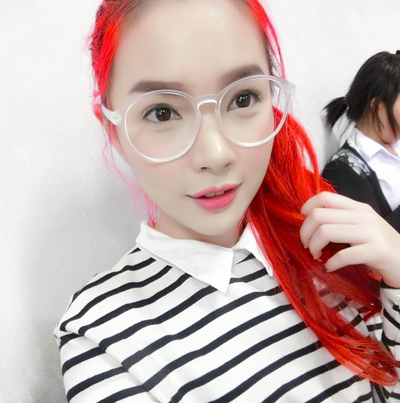 ดีเจซาร่าห์ กิ๊ฟ สาวผมแดงสุดแซ่บ