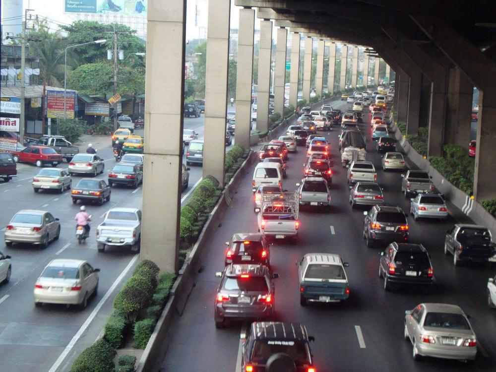 สภาพการจราจรเมืองกรุง รถติดจัด