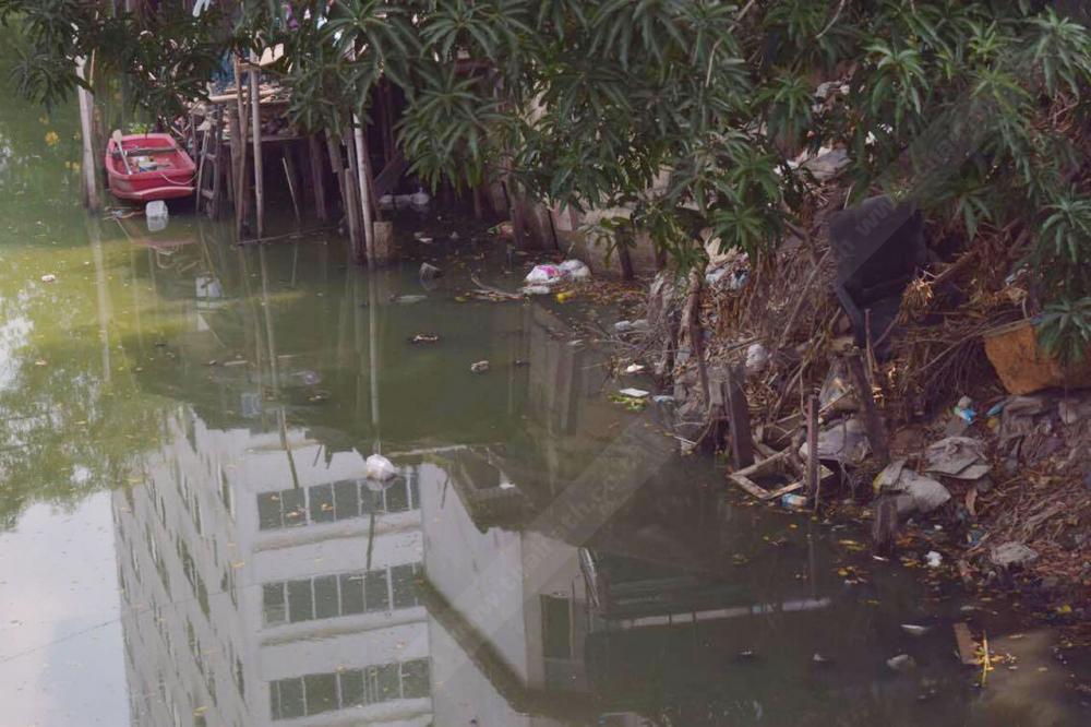 สภาพคลองลาดพร้าวและขยะในลำคลอง