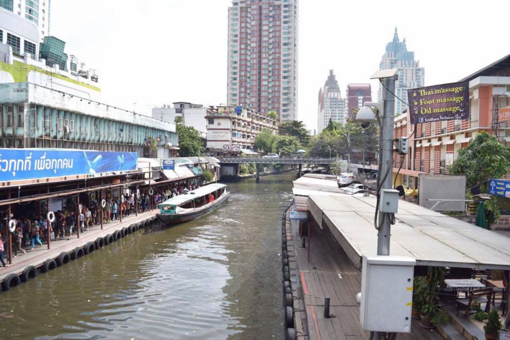 สภาพน้ำดำในคูคลองที่น้ำ บริเวณคลองแสนแสบ