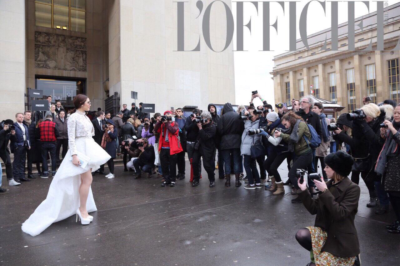 สื่อมวลชนรุมถ่ายรูปและขอสัมภาษณ์