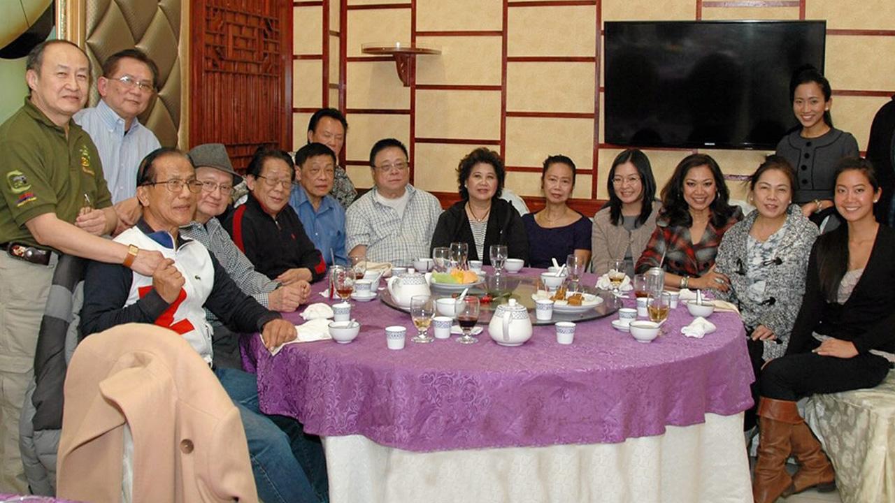 เลี้ยงส่ง พิสิษฐ์ จรูญศรีสวัสดิ์ นายกสมาคมธุรกิจอาหารไทยแห่งรัฐนิวยอร์ก สหรัฐฯ เชิญสมาชิกและนักธุรกิจอาวุโส เลี้ยงส่ง วรรัตน์ พิริยานุสรณ์ กงสุลประจำ สอท.ณ กรุงนิวยอร์ก ครบวาระกลับไทย ที่ภัตตาคารควีนส์ นิวยอร์ก.