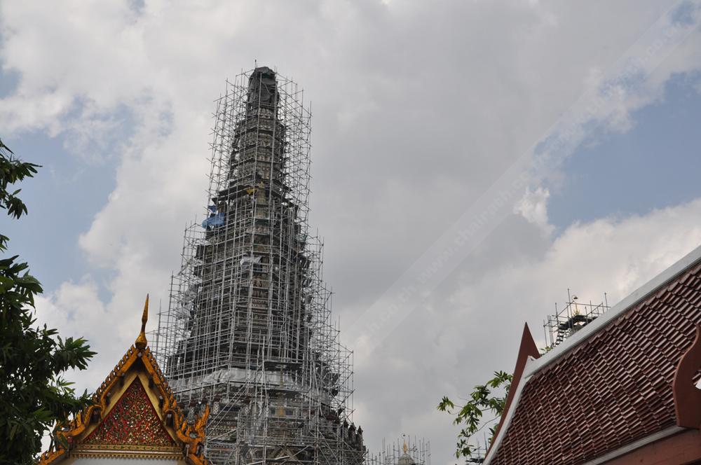 พระปรางค์วัดอรุณฯ กำลังอยู่ในขั้นตอนบูรณะ