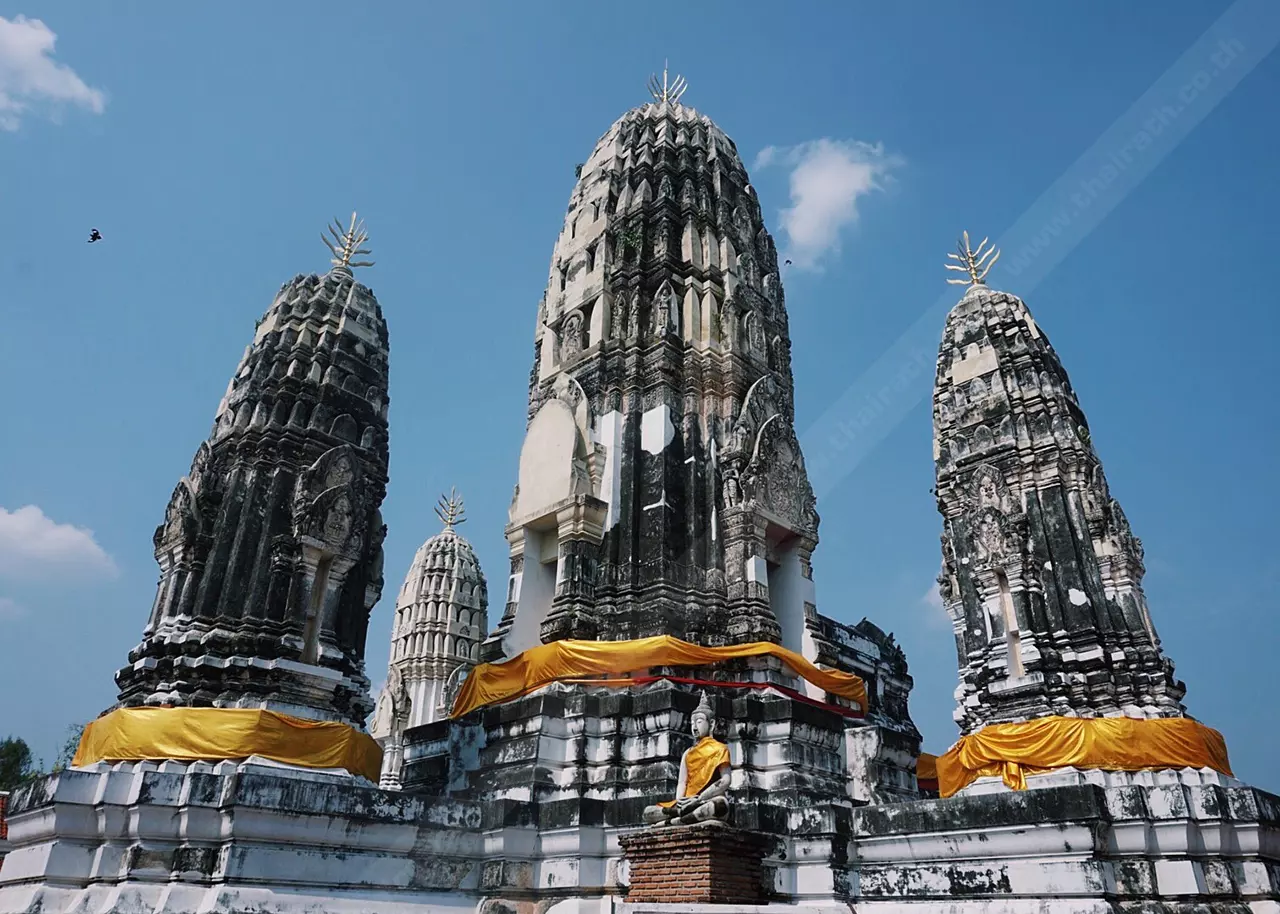เข้มขลัง มีพลัง งามธรรมชาติจัดสรร วัดมหาธาตุฯ จ.ราชบุรี