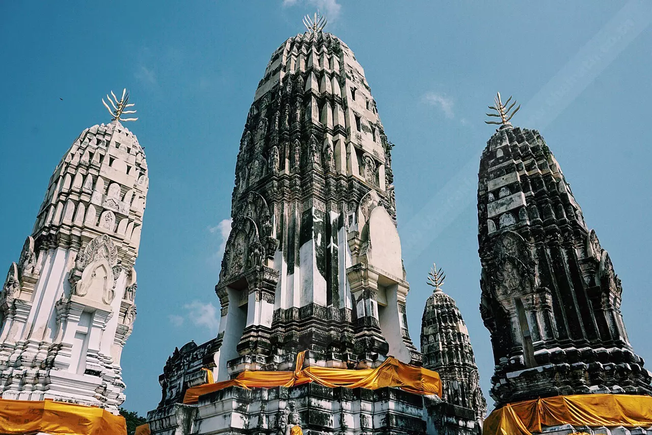 เข้มขลัง มีพลัง งามธรรมชาติจัดสรร วัดมหาธาตุฯ จ.ราชบุรี