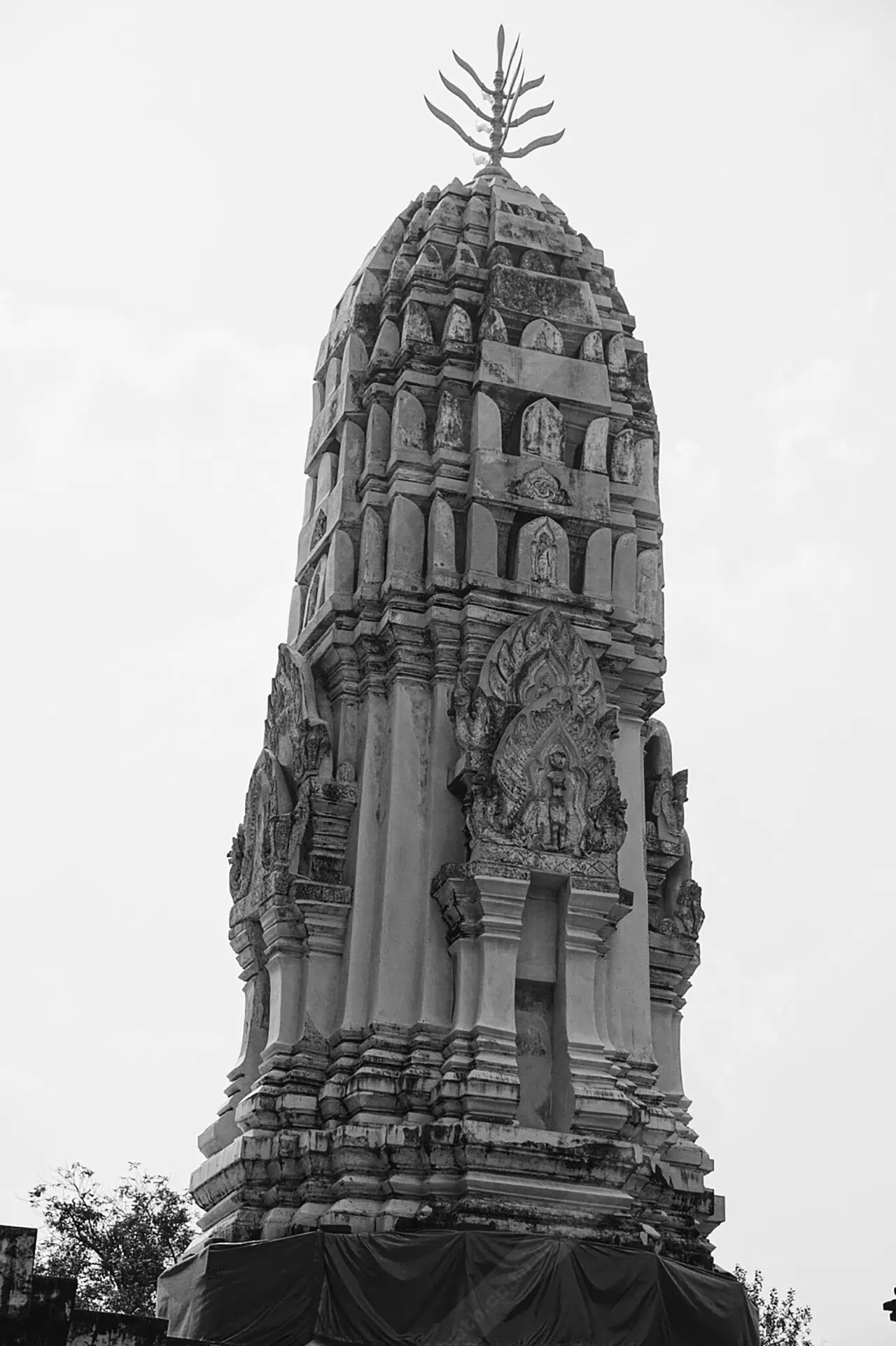 เข้มขลัง มีพลัง งามธรรมชาติจัดสรร วัดมหาธาตุฯ จ.ราชบุรี