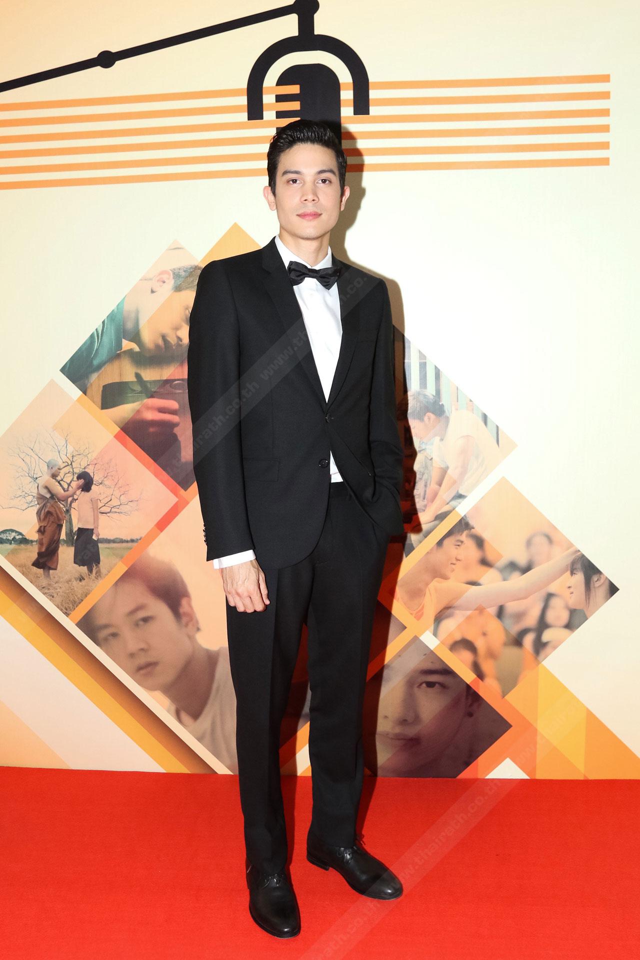 ยืนนิ่งๆ ความหล่อก็ยังแจ่มชัดกับซันนี่