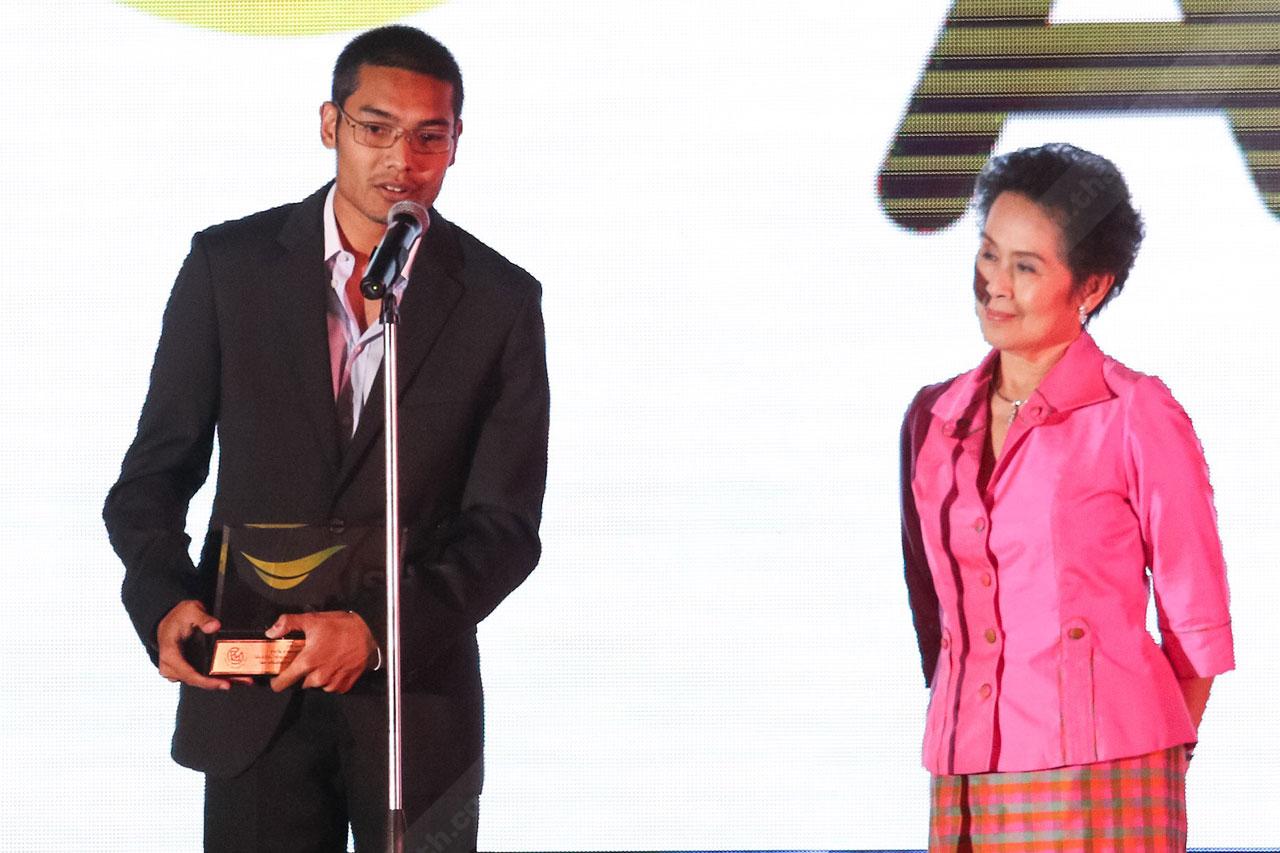 รางวัลภาพยนตร์ไทยทำเงินสูงสุดในรอบปี 2558 ตำนานสมเด็จพระนเรศวรมหาราช ภาค 6 อวสานหงสา โดย พร้อมมิตร โปรดักชั่น และ สหมงคลฟิล์ม อินเตอร์เนชั่นแนล