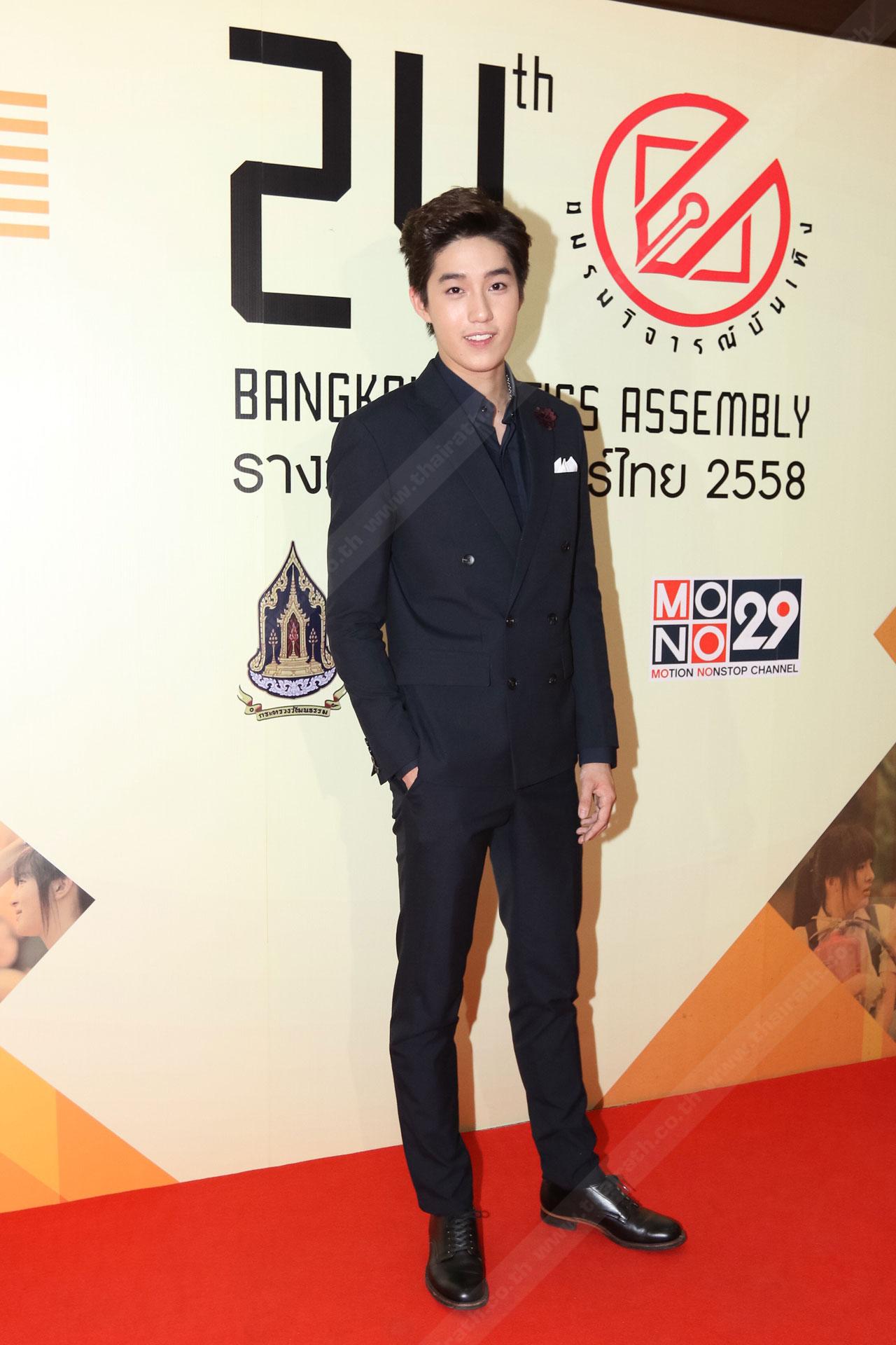 ต่อ ธนภพ หล่อทุกมุมจริงๆ