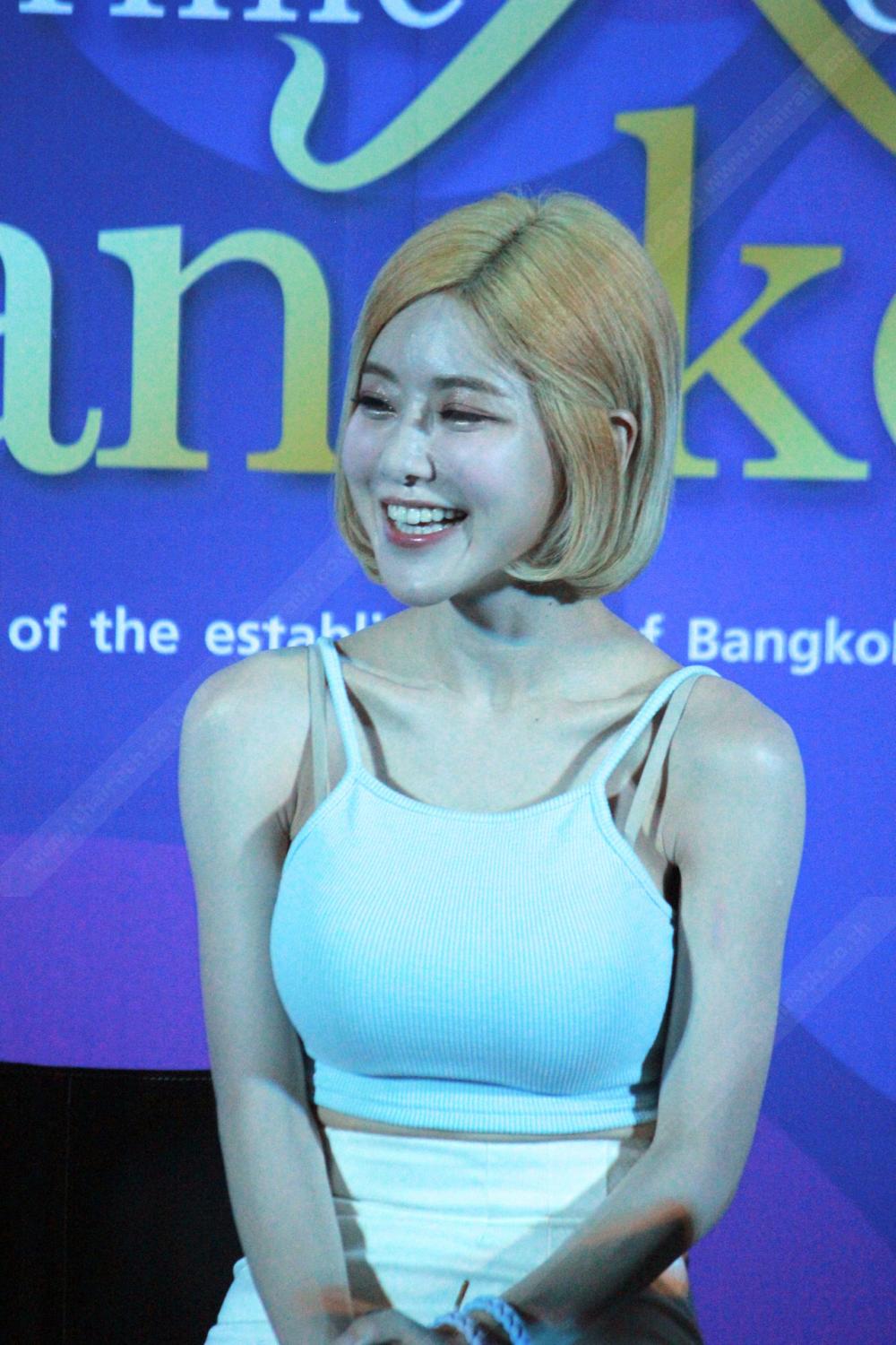 ยิ้มทีใจละลายเลยอ่ะ