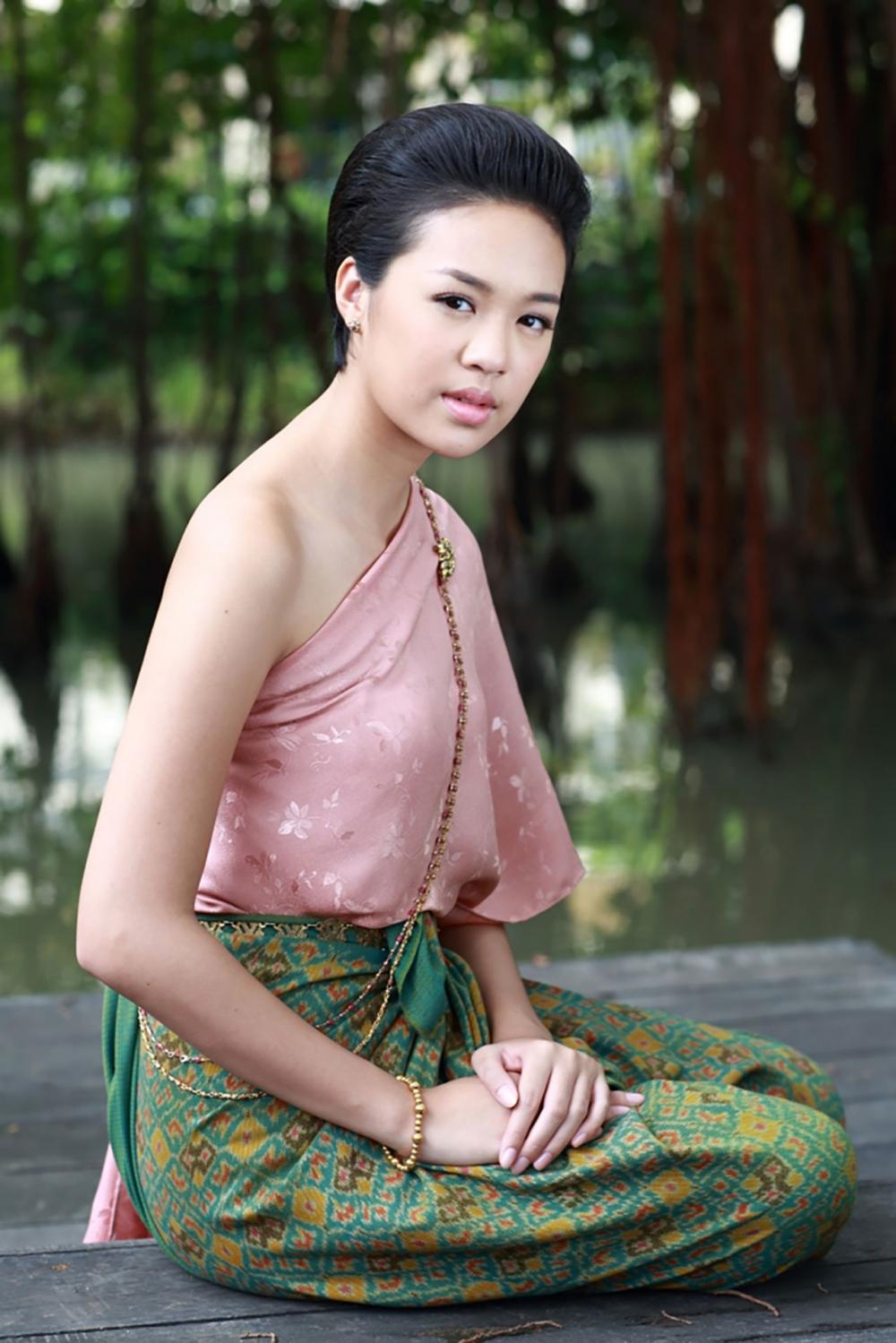 การแต่งตัวของเย็น เมื่อครั้งถูกยกให้ขึ้นมาเป็นเมียท่านเจ้าคุณ