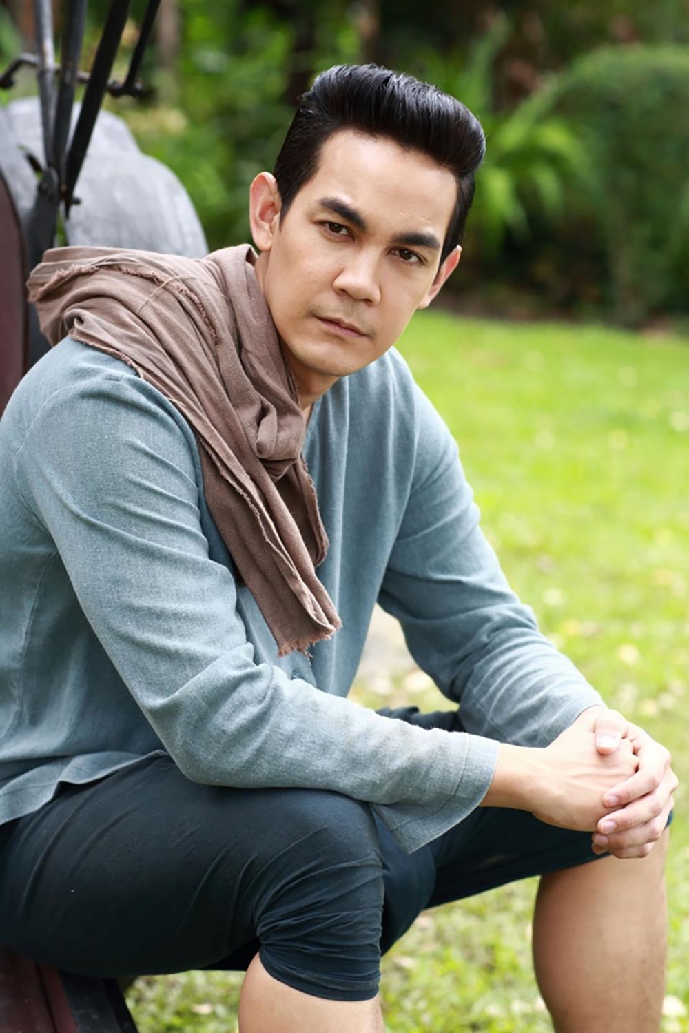 ไอ้เที่ยง ตัวละครที่ถูกเพิ่มขึ้นในเวอร์ชั่นนี้เพื่อความสนุก