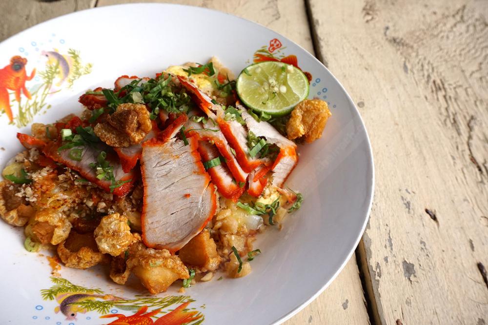 ข้าวพันผักหมูแดง