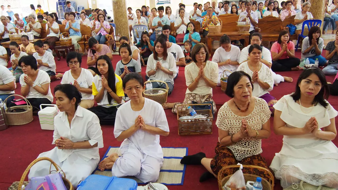 พุทธศาสนิกชนทั่วไทย ร่วมทำบุญ 'วันวิสาขบูชา'