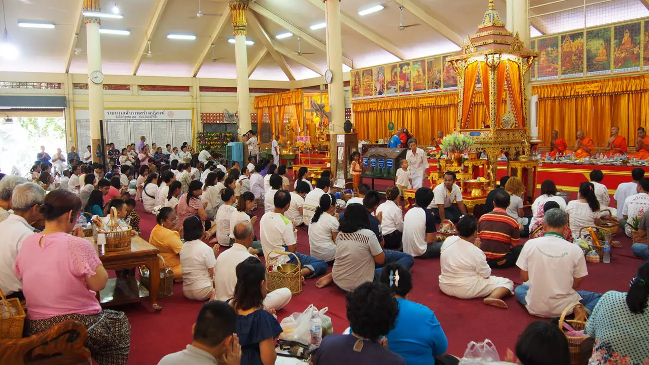 พุทธศาสนิกชนทั่วไทย ร่วมทำบุญ 'วันวิสาขบูชา'