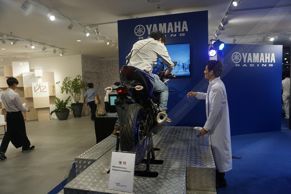 ขี่มอเตอร์ไซค์ Simulator ไปทุกซอกทุกมุมในสยามดิสคัฟเวอรี่