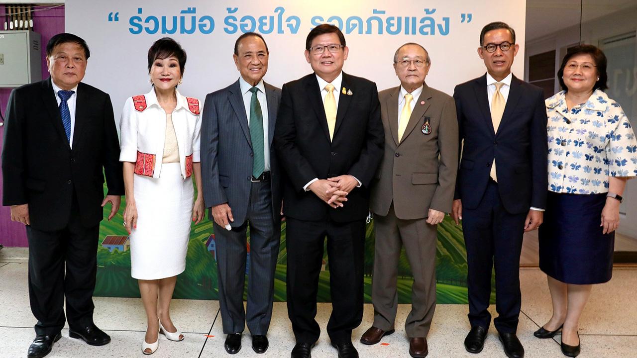 ร่วมมือกัน ดร.สุวิทย์ เมษินทรีย์ รมว.อว. เปิดโครงการ “บัวหลวงร่วมชุมชนแก้ภัยแล้ง” สนับ สนุนชุมชนพึ่งพาตนเองแก้ภัยแล้ง ตามแนวพระราชดำริ โดยมี ดร.สุเมธ ตันติเวชกุล, อาสา สารสิน และ คุณหญิงชดช้อย โสภณพนิช มาร่วมงานด้วย ที่ สนง.ปลัดกระทรวง อว. วันก่อน.