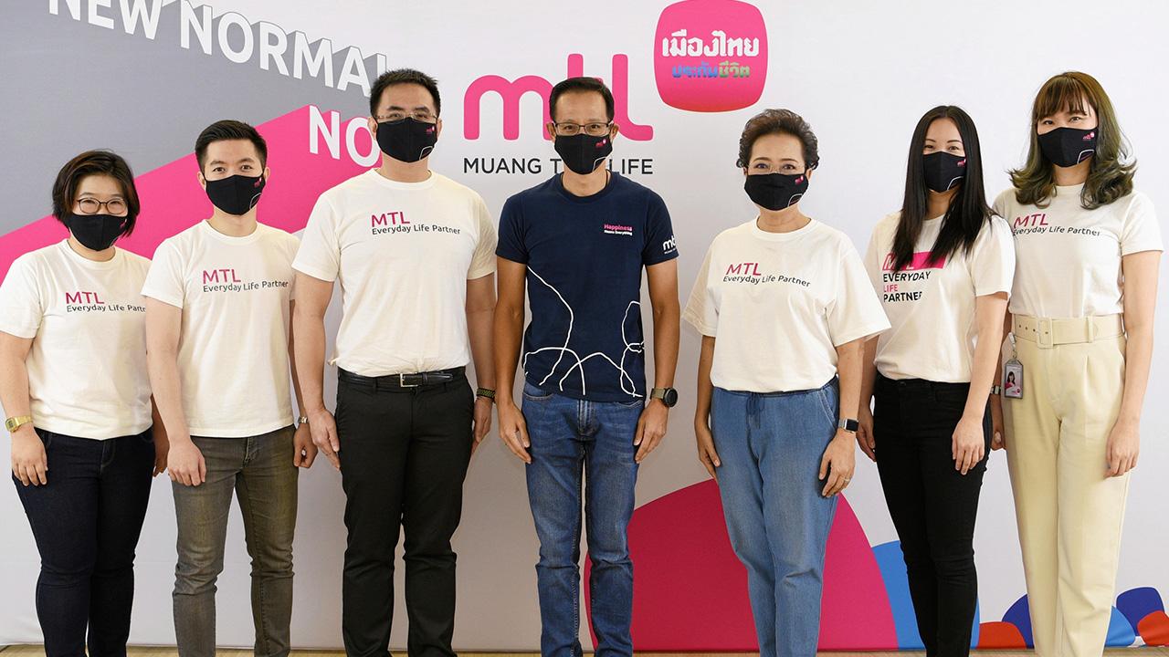 คุ้มค่า สาระ ล่ำซำ แถลงข่าวเปิดกลยุทธ์ New Normal Now “MTL” พร้อมเปิดตัวผลิตภัณฑ์ “สัญญาเพิ่มเติมการประกันภัยสุขภาพแบบ D Health” เก็ทง่าย จ่ายเต็มแม็กซ์ โดยมี พิตราภรณ์ บุณยรัตพันธุ์ และ นพ.วุฒิวงศ์ สมบุญเรืองศรี มาร่วมงานด้วย ที่เมืองไทยประกันชีวิต วันก่อน.