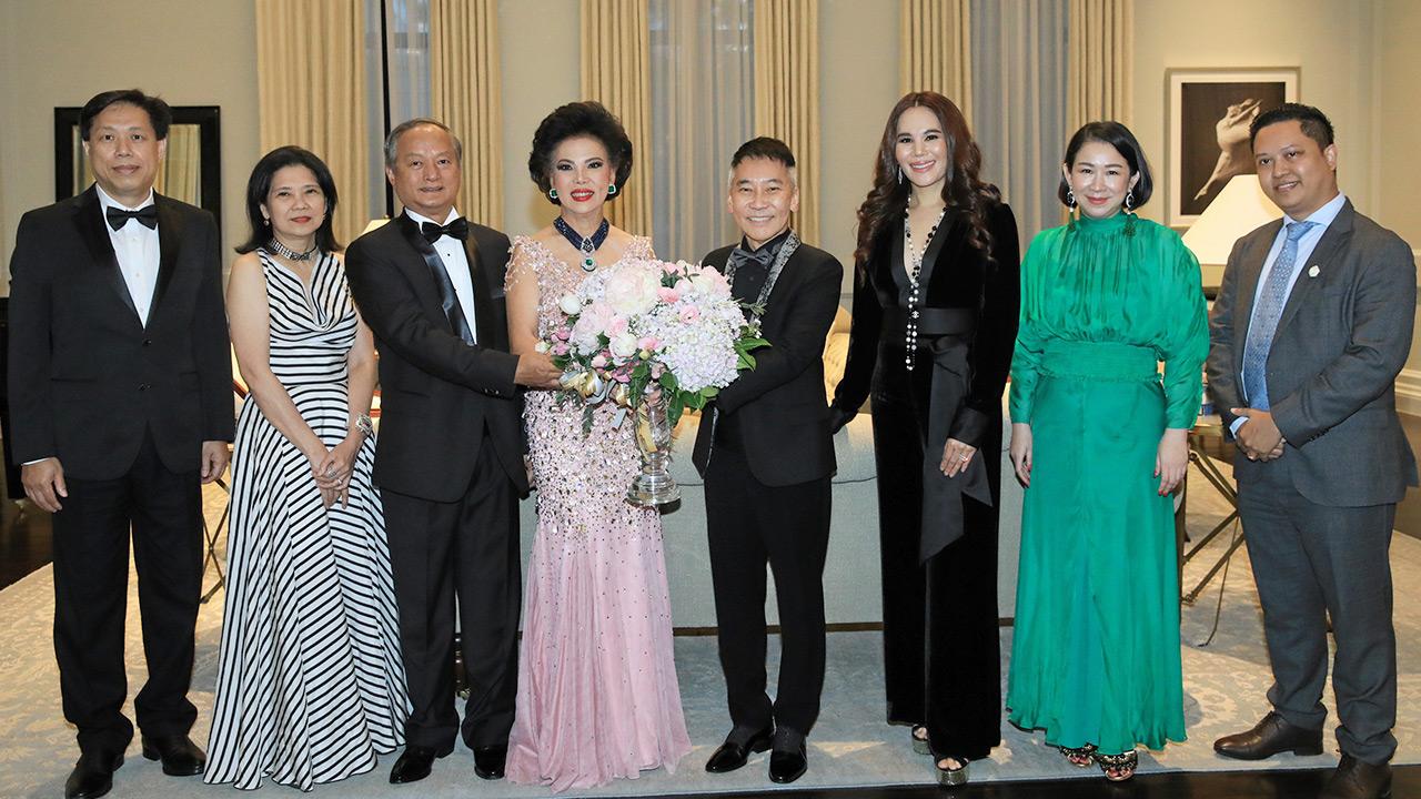 คอนโดหรู เกรียงศักดิ์ ตันติพิภพ จัดดินเนอร์สุดเอกซ์คลูซีฟให้ จรรยา สว่างจิตร ในโอกาสเปิดตัว บ้านใหม่ โดยมี พล.ท.ดร.พีระพงษ์ มานะกิจ, ชลิดา ตันติพิภพ, ผศ.ดร.ธวัชชัย จิตร ภาษ์นันท์ และ อรธิรา ภาคสุวรรณ มาร่วมงานด้วย ที่โครงการ 98 Wireless ถนนวิทยุ วันก่อน.