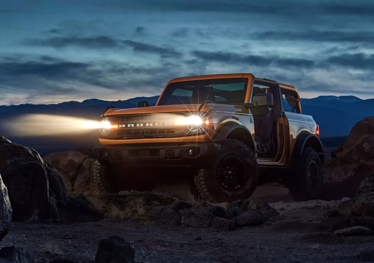 มุ้งมิ้งวิ่งลุยฝุ่น โผล่แล้ว สุดหล่อสายลุย FORD NEW BRONCO 2021