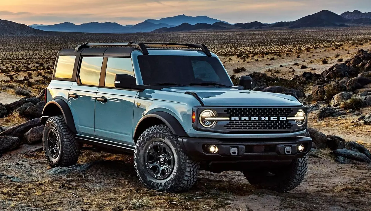มุ้งมิ้งวิ่งลุยฝุ่น โผล่แล้ว สุดหล่อสายลุย FORD NEW BRONCO 2021