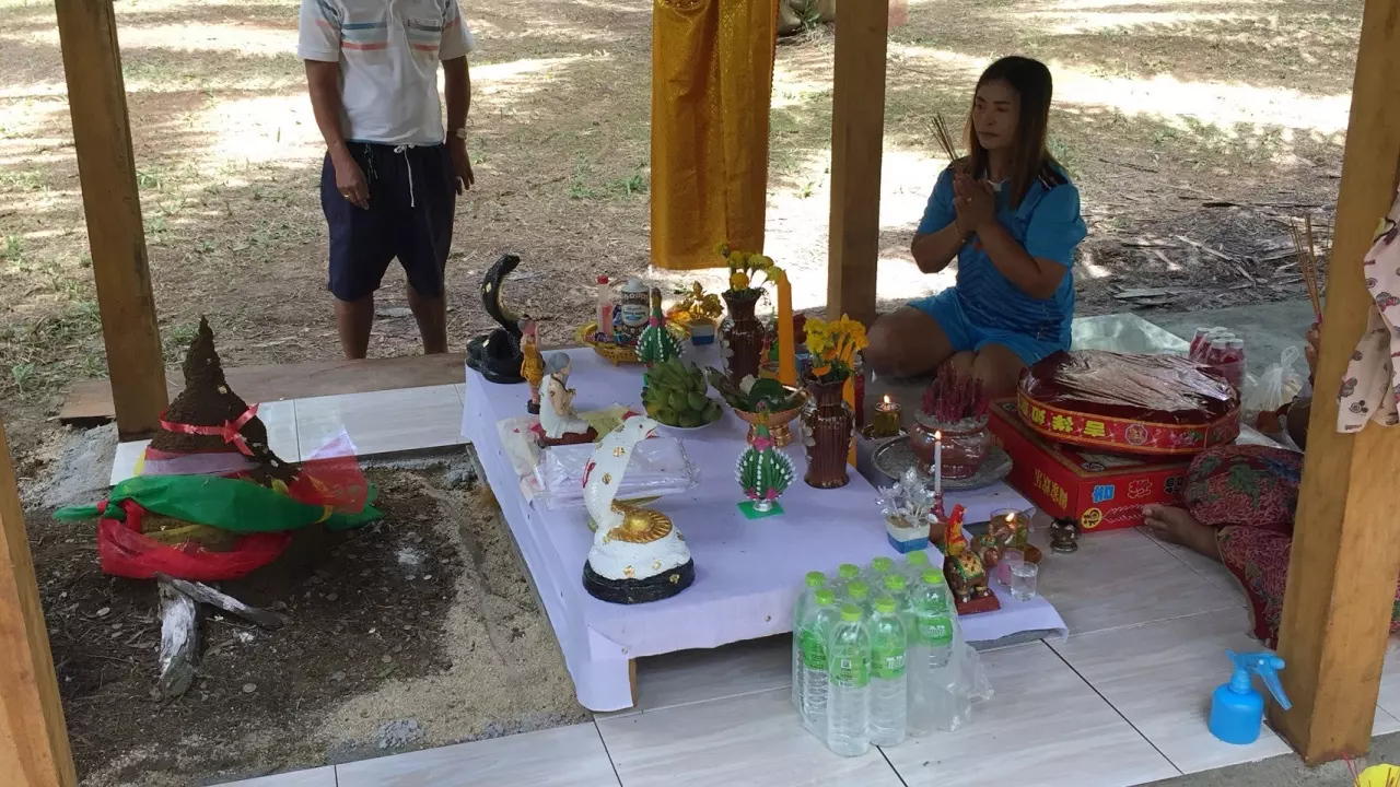 ถูกหวย 4 งวดติด แก้บน "จอมปลวกไม้สไน" หลังฝันเห็นหญิงชราบอก "เลขเด็ด"