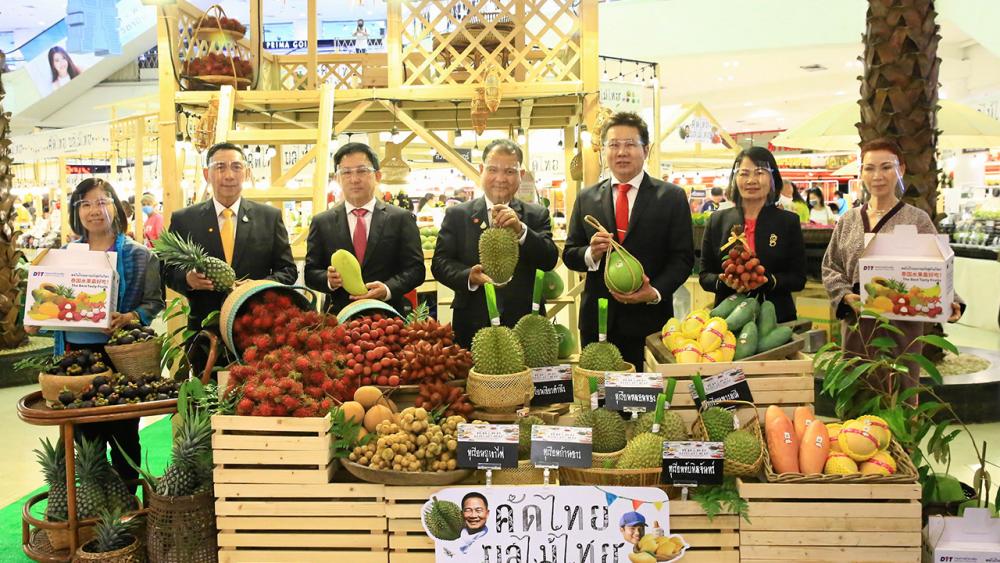 กินของไทย วิชัย โภชนกิจ เปิดงาน คัดไทย ผลไม้ไทย 2020 เพื่อสนับสนุนผลผลิตเกษตรไทย โดยมี บุญชัย ปลื้มสืบกุล, พูนพงษ์ นัยนาภากรณ์, สุภานันท์ เพ็ชรมาศ, ผศ.ดร.วราวุธ ตีระนันทน์, ดร.ณุกานดา กิติศุภวัฒนา และ นงนุช นามวงศ์ มาร่วมงานด้วย ที่เดอะมอลล์ บางแค วันก่อน.