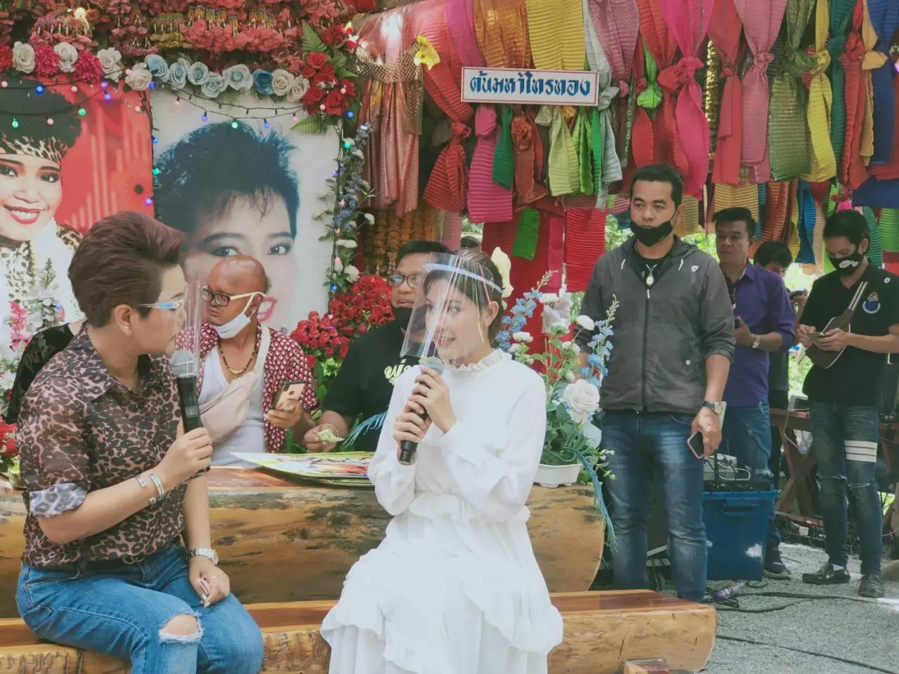 รำลึก 28 ปี "พุ่มพวง ดวงจันทร์" แน่นวัดทับกระดาน "ไวพจน์" เขย่าเซียมซีได้เลข 3 ตัว