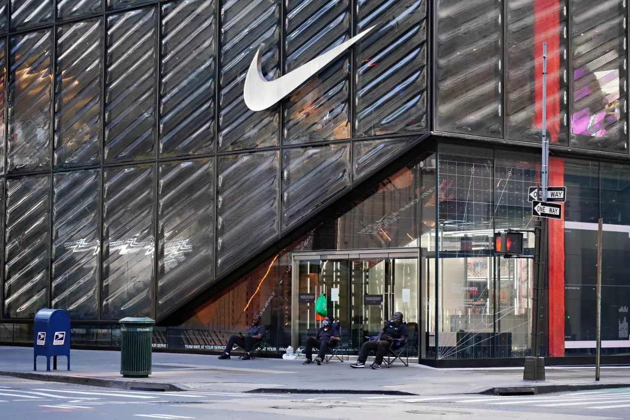 ช็อก พิษโควิด ทำ Nike ขาดทุน เล็งปลดพนักงาน