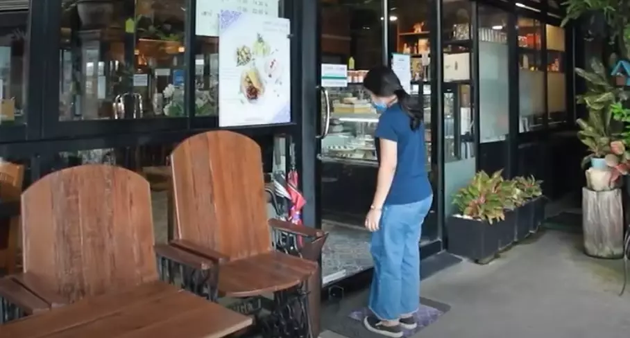 ร้านอาหารต้องมี! ประตูกันโควิด ภูมิปัญญาง่ายๆ งบไม่ถึง 200 (คลิป)