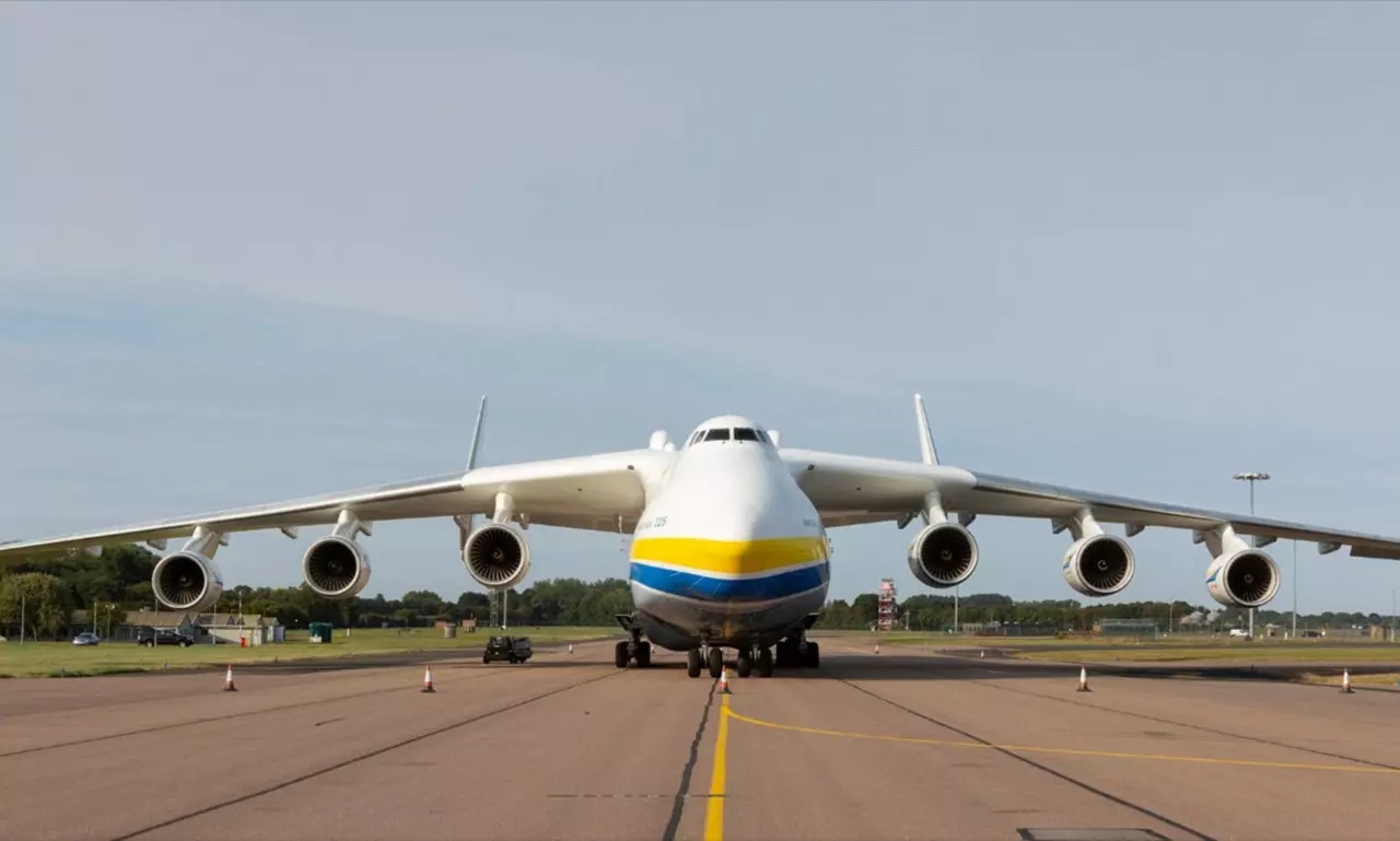 ส่อง เครื่องบินลำเลียงใหญ่ที่สุดในโลก ANTONOV AN 225 MRIYA